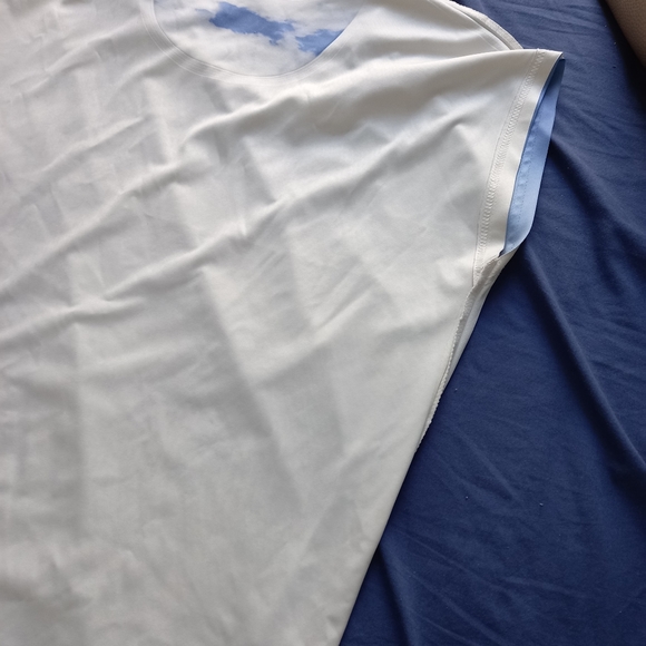 White T shirt, Medium - Picture 3 of 5